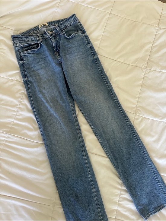 L'AGENCE Denim - L’AGENCE Straight Leg Jeans in Classic Light Wash Blue